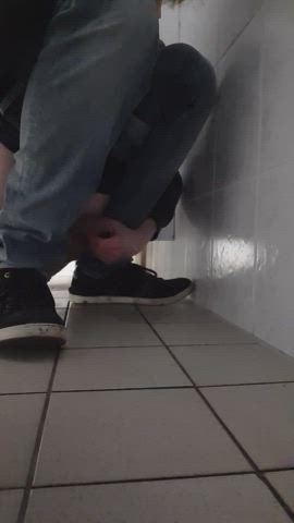 Gay Peeing Public clip