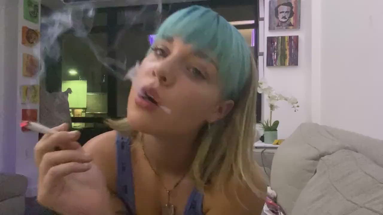 Big Tits Gabbie Carter Smoking clip