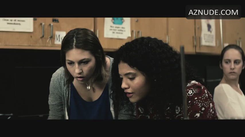 Jenny Raven and Kiersey Clemons - Flatliners (2017)