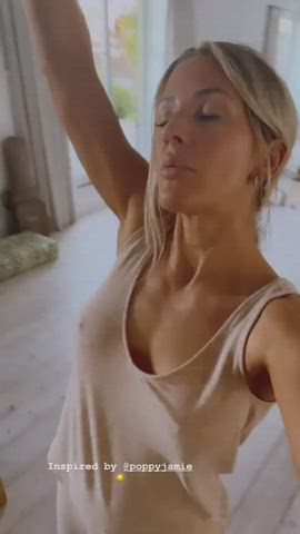 blonde celebrity nipples pokies selfie clip