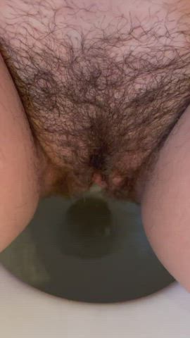 amateur hairy pussy homemade pee peeing piss pissing pussy watersports clip