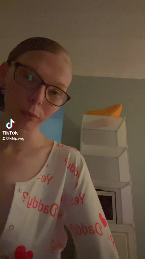 american booty clothed gamer girl glasses tall tiktok clip