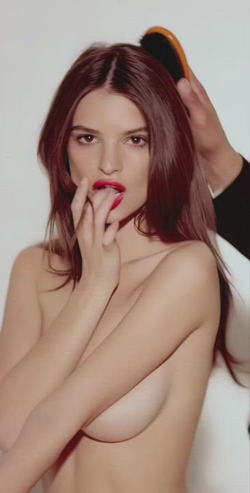 Emily Ratajkowski Naked Nude clip