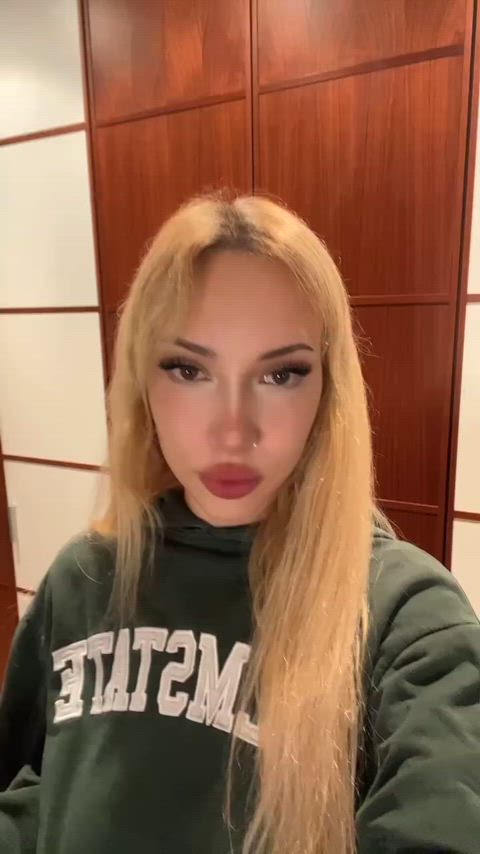 Soph - blondesophiie - blonde_sophie2 on OF - More tiktok flashing videos on my tiktok