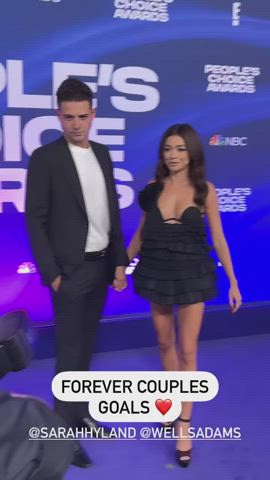 brunette celebrity cleavage legs natural tits sarah hyland small tits clip