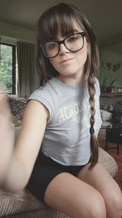Do you like geeky girls with a jiggly ass?