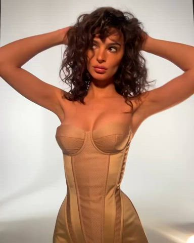 big tits brunette cleavage corset emily ratajkowski model natural tits clip
