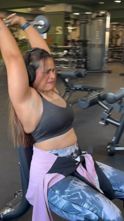 Muscle Girls Sweat broad armpits 