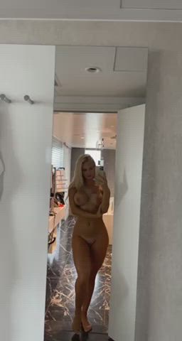 Big Ass Blonde Naked clip