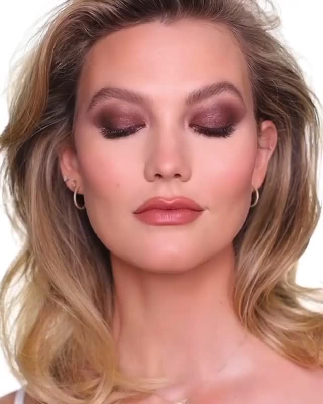Face Farting Karlie Kloss Model clip