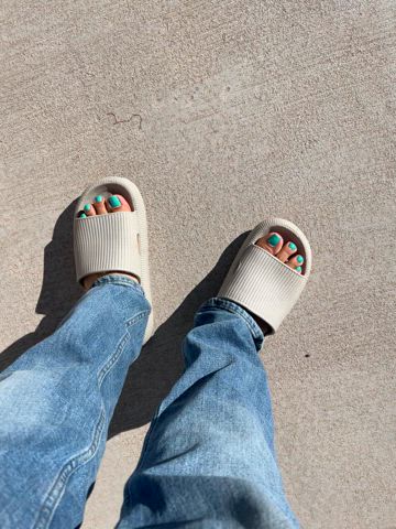 I love how the sun makes my toes look