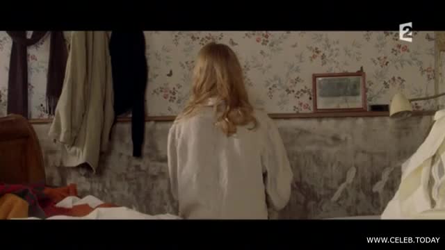 Lea Seydoux - Topless - Roses à crédit (2010)