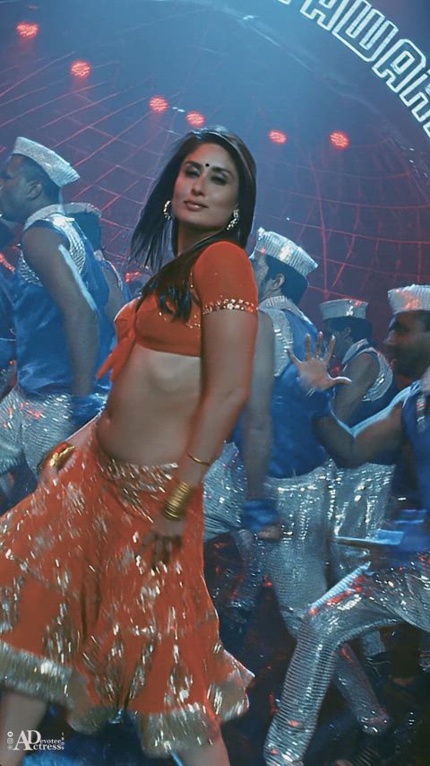 Kareena Kapoor Navel Jiggle