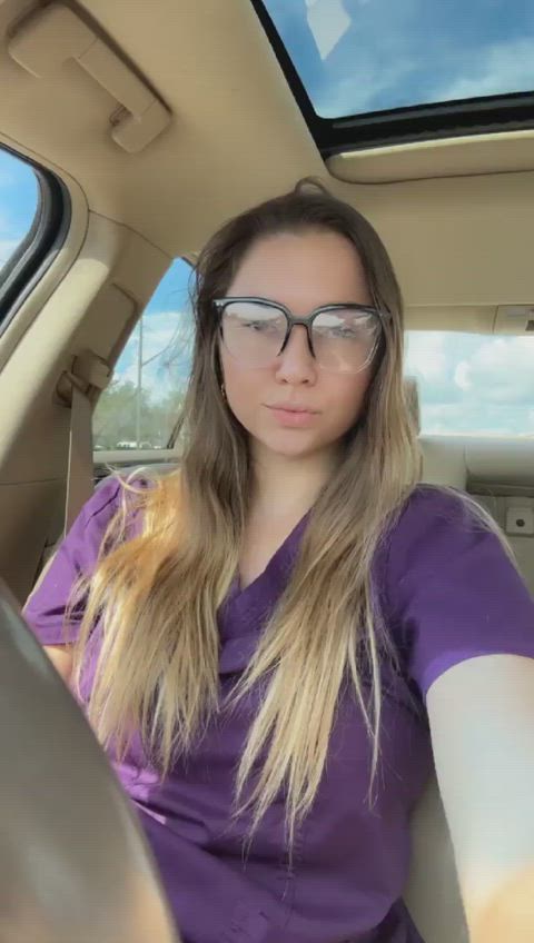 Just a nurse flashing her tits on the road to other drivers 👩‍⚕️
