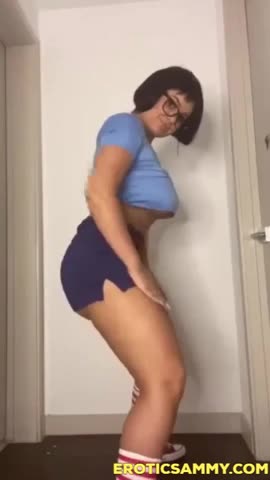 MILF GOT MOVES LOOK AT HER ASS!!!