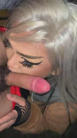 look how fucking hot I am sucking hung cock 🤤