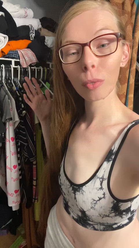 blue eyes glasses tiktok girls-with-glasses onlyfans-creators real-girls-on-tiktok