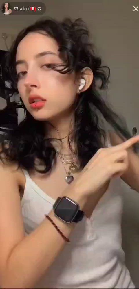 braless downblouse nipslip small nipples tik-tok clip