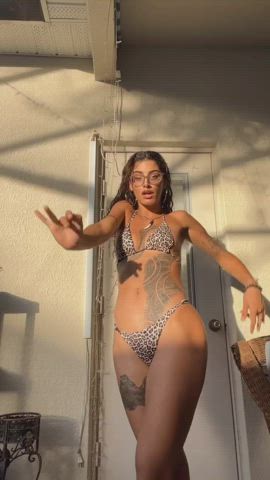 australian bikini booty cleavage glasses perky tattoo tits turkish clip