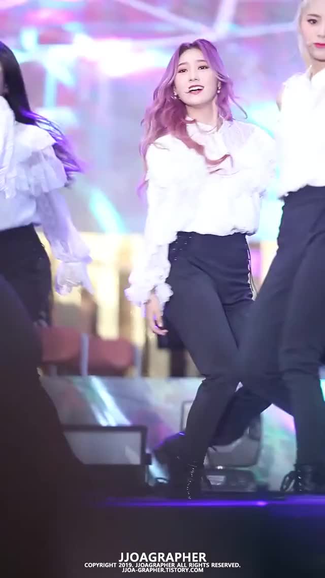 190511 이달의 소녀 '하이 하이' 희진 직캠 LOOΠΔ HeeJin fancam - Hi