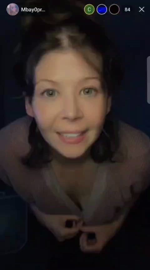 braless flashing nipples tits tik-tok clip