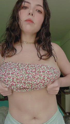 boobs bouncing tits cute dancing latina pale titty drop clip
