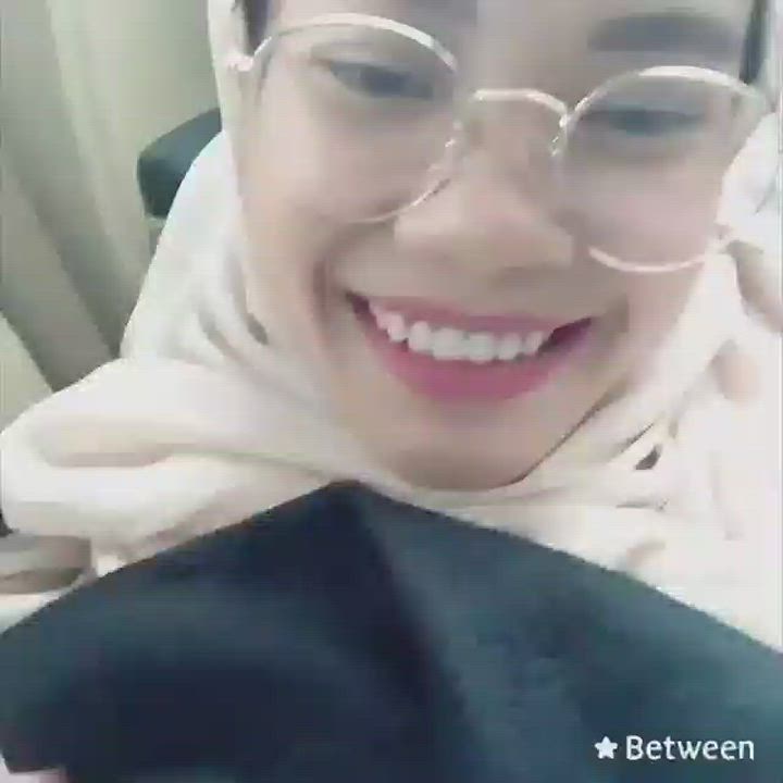 Boobs Bra Erect Nipples Flashing Hijab Malaysian Muslim Nipple Smile Tease clip
