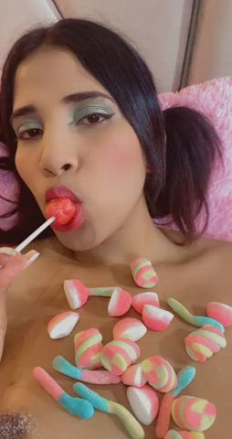 brunette camsoda camgirl candy sucking clip