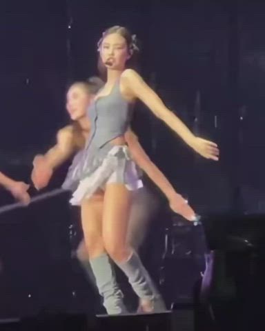 You look so fine when you perform your solo stage babe so fucking hot 🥵😋