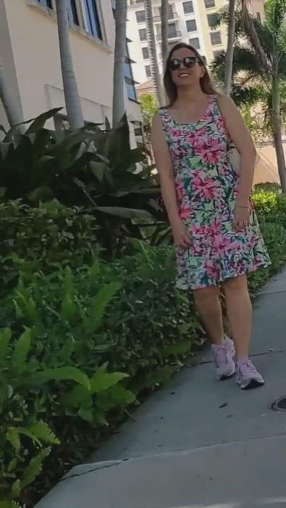 Dress Flashing Shaved Pussy clip