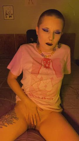 alt goth hairy pussy petite pussy shaved short hair spread clip