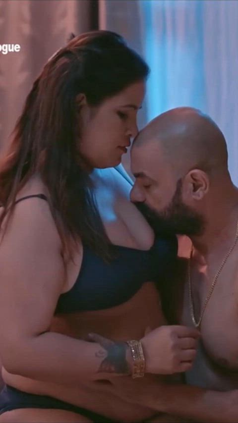 aunty bhabi bra chubby cleavage desi french kissing indian kiss kissing clip