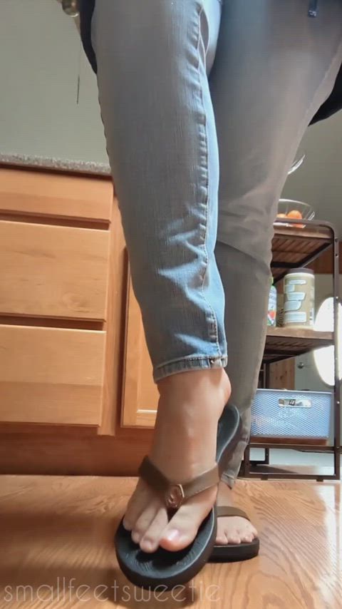 feet feet fetish sandals clip