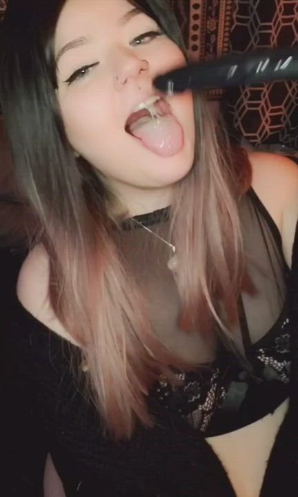 I've got a needy, needy mouth for you to use 🥰 Come [sext] or show me yours with