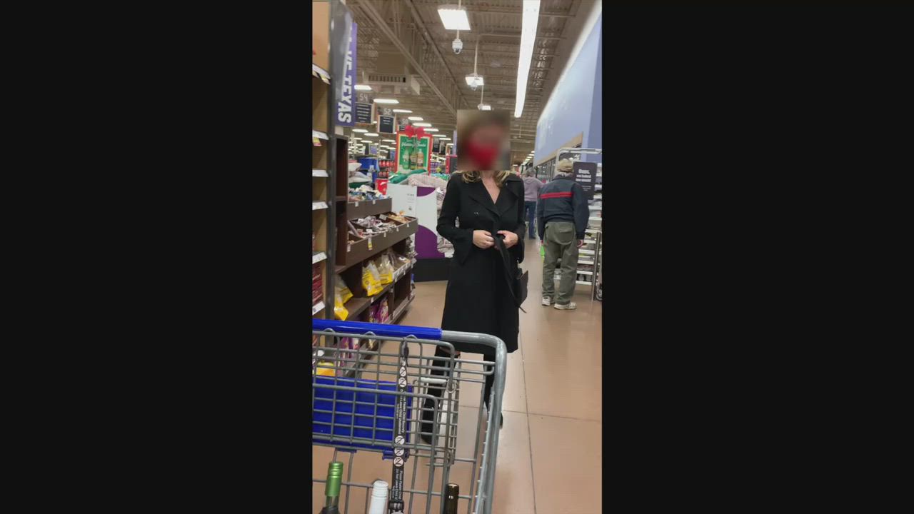 Grocery store [f]lashing during Thanksgiving crowds … 2nd attempt on a different