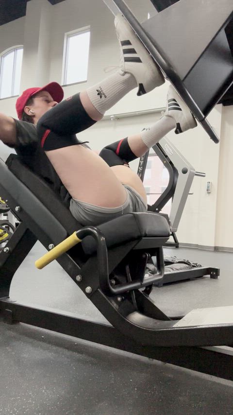 gym legs muscular girl clip