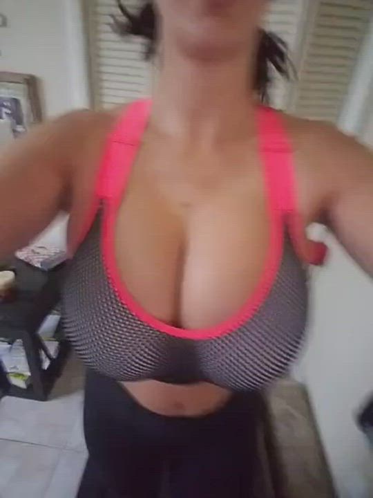 Big Tits Bra MILF Workout clip