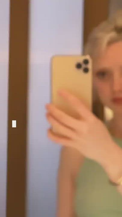 Blonde Maisie Williams Natural Tits clip