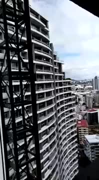 A woman in Panama fell from the 27th floor of a building after she lost her balance
