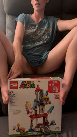 Got my newest set. Lego and chill? [f]