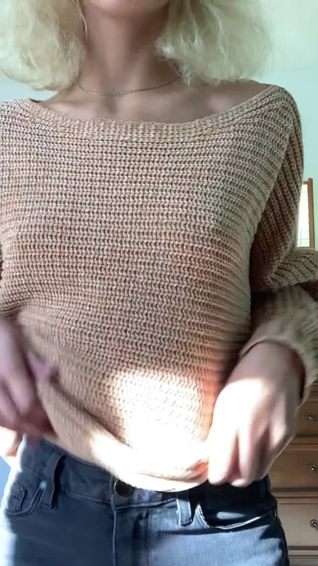 dropping my tiny teen tits ?