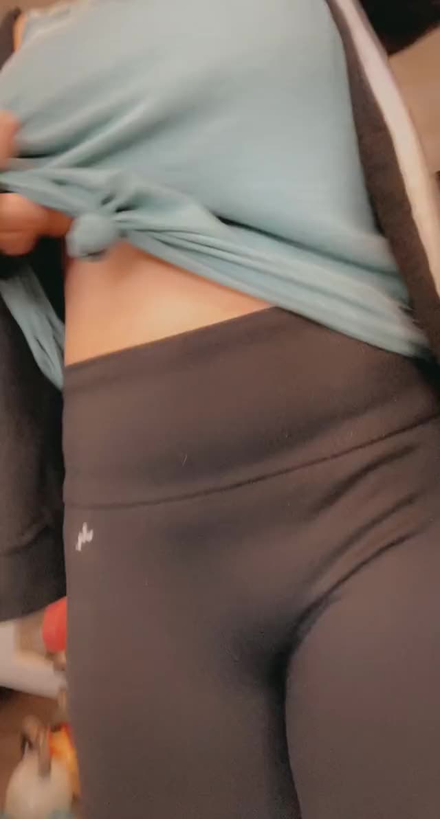 Tits out at the gym ??