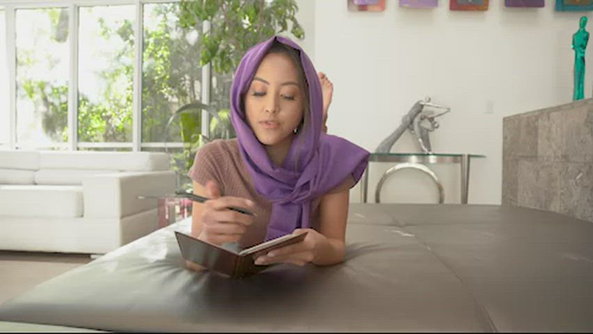 Asian Hijab Muslim clip