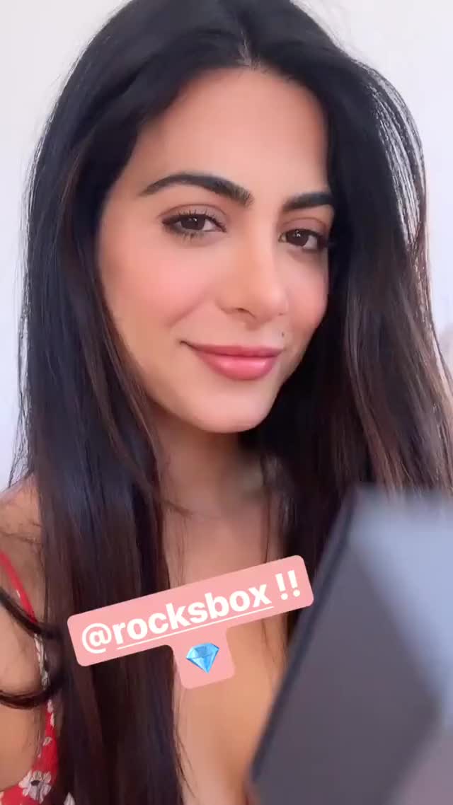 Emeraude Toubia clip