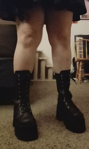 Anyone like big goth boots? ~