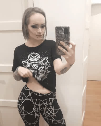 It would make my day if even one person liked my petite goth body 🖤