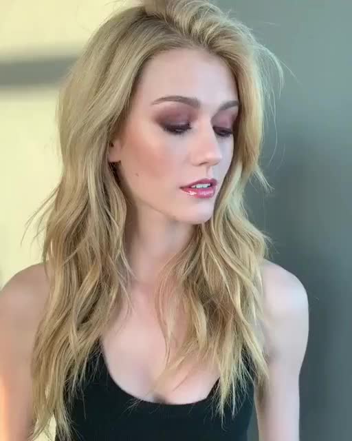 Katherine McNamara's face and lips are made for deepthroating