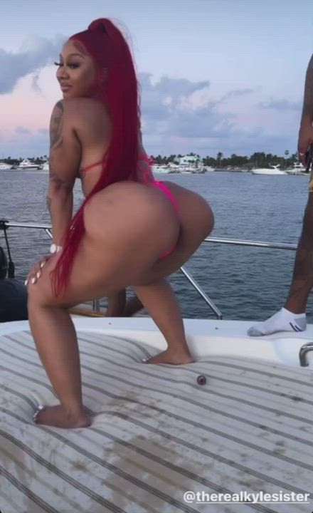 Ass Clapping Celebrity Ebony Public Thick Twerking clip