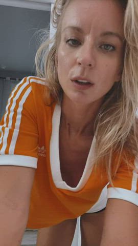 blonde dancing milf tiktok clip