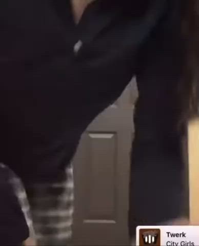 Big Ass Latina Twerking clip